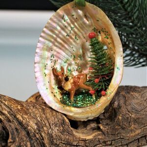 Vintage Christmas Shell Ornament Reindeer Diorama In Oyster Shell
